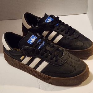 Men Adidas Samba platform size 9. Gently used in great condition.